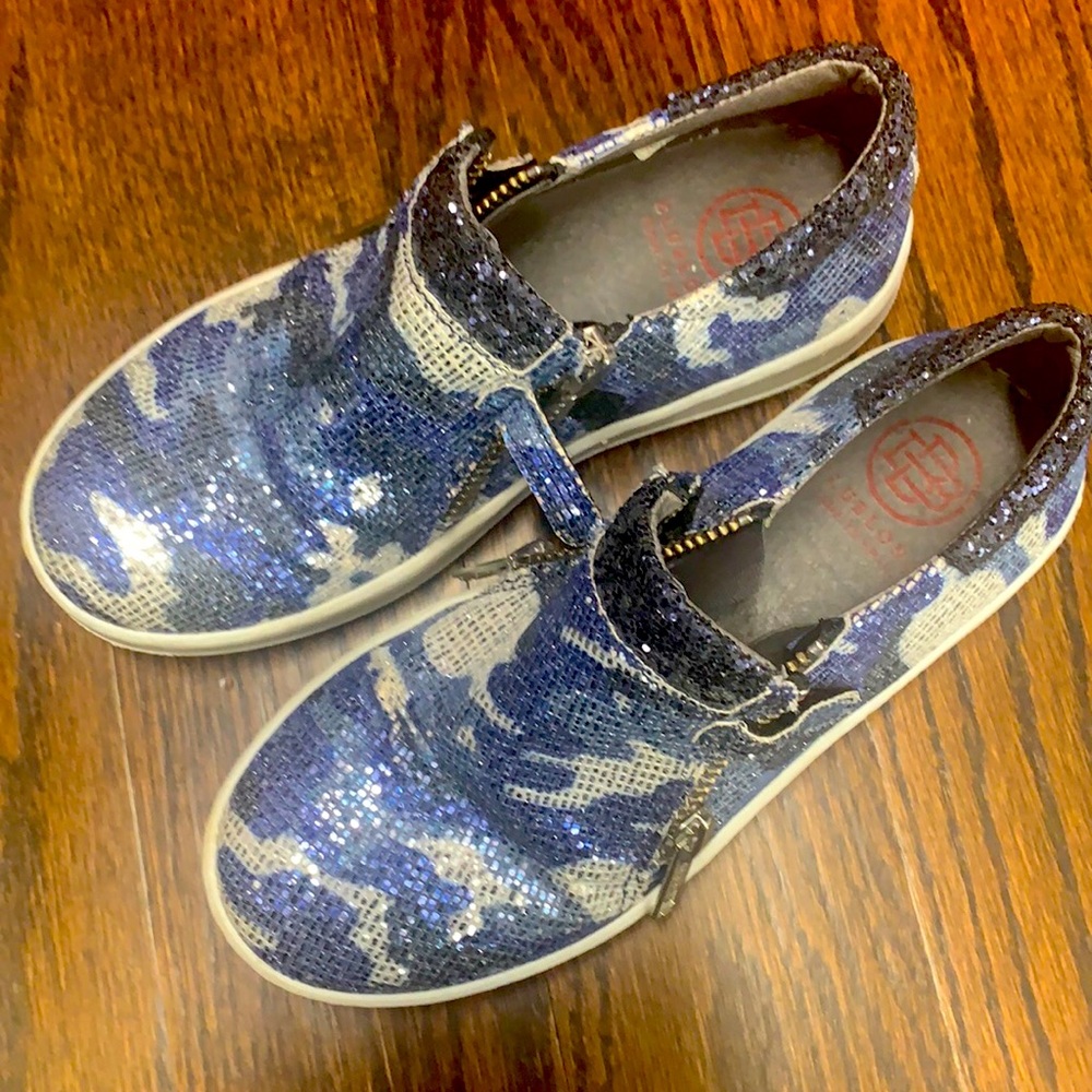 Never worn girls slip-on sneakers,designer Blublonc made in Spain. Sz 30EU
